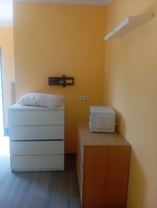 Alquiler habitación grande ,mini casa