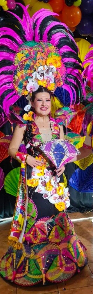 Vestido y tocado de fiesta multicolor