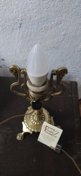 Lampara antigua de latón.