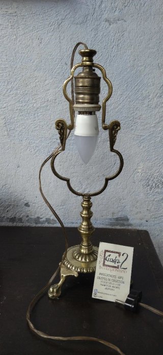 Lampara antigua de latón.