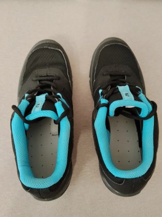 Zapatillas senderismo Quechua negras y turquesa