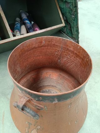 Caldero antiguo de cobre