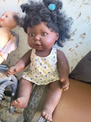 Muñeca bebé afroamericana