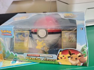 Colección Pokémon Pikachu & Eevee Poké Ball