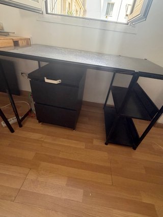 Escritorio negro metal y madera