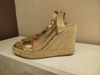 Cuñas esparto doradas mujer