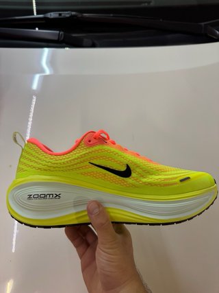 Nike Vomero Plus Amarillo Naranja Talla 40