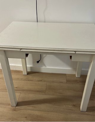Mesa de madera blanca grande
