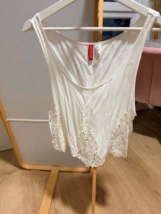 Camisa blanca con encaje