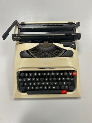 Máquina de escribir Olivetti Lettera 12