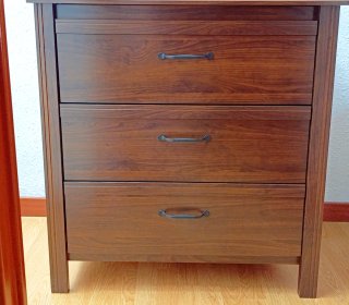 Cómoda de madera con 3 cajones