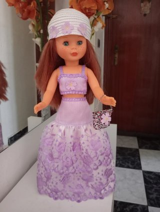Conjunto top y falda bordada . Leer bien el envío.