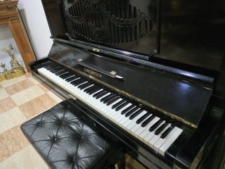 Antiguo piano vertical C.Bechstein con banqueta