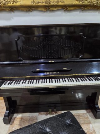 Antiguo piano vertical C.Bechstein con banqueta