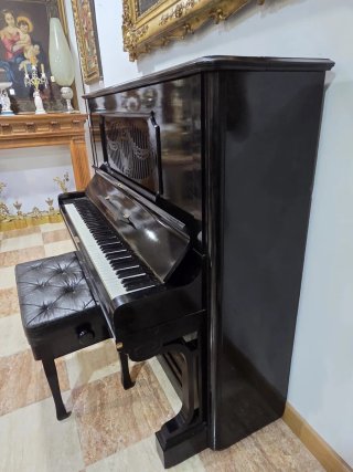 Antiguo piano vertical C.Bechstein con banqueta