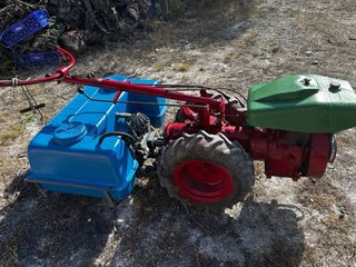 Motocultor Pasquali 913 y Cuba Pulverizadora