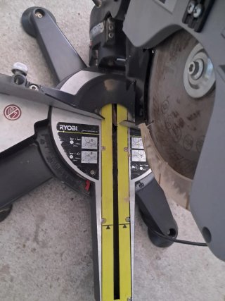 Ingletadora Ryobi 1600W 254mm