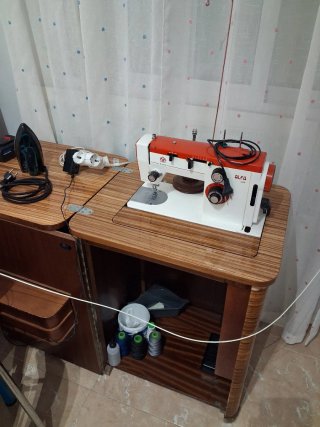 Máquina de coser Alfa