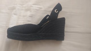 Cuñas esparto negras atadas a la pierna