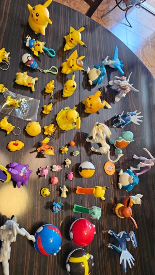 Pokemon Pikachu e altri 54 pezzi