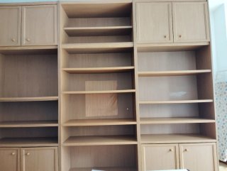 Mueble de comedor y sofá