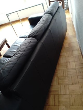 Mueble de comedor y sofá