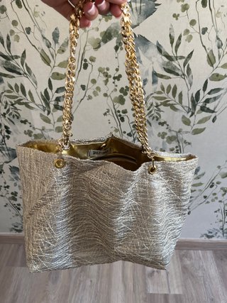 Bolso dorado con cadena oro