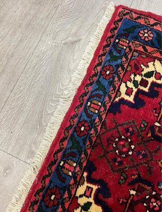 Alfombra persa de lana roja y azul