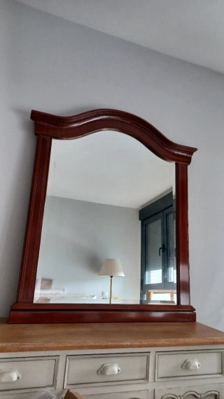 Espejo grande de madera
