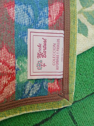 Alfombra vintage floral beige y rojo