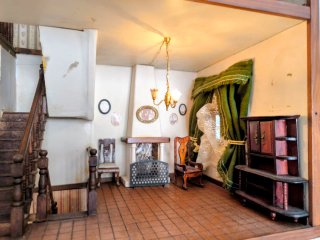Casa de muñecas antigua
