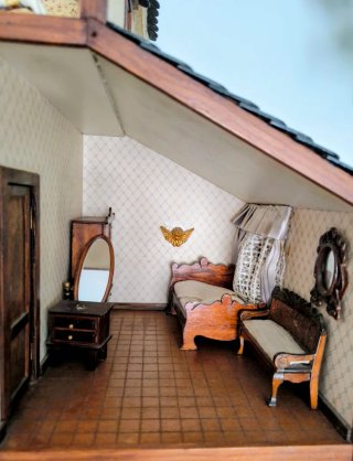 Casa de muñecas antigua