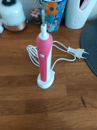 Escova Elétrica Braun Oral B Rosa