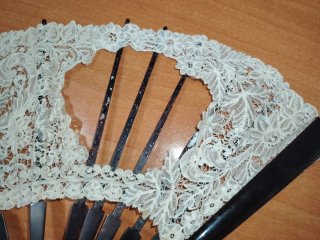 Abanico bordado crochet a mano.siglo XIX