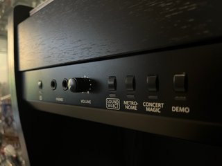 Piano Kawai CL26IIB - 3 Pedales