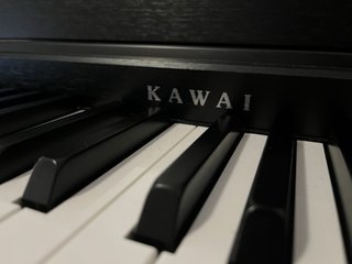 Piano Kawai CL26IIB - 3 Pedales
