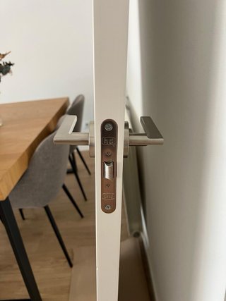 Puerta lacada blanca moderna, medida 209 x 72,3