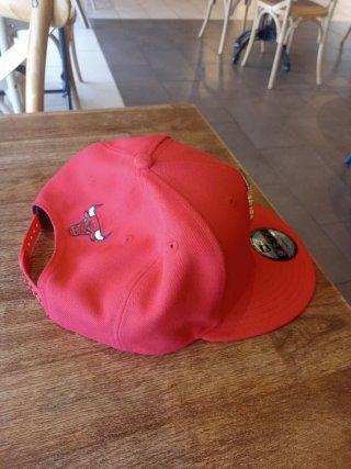 Gorra New Era 9FIFTY Snapback Roja Dorada