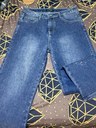 Pantalones vaqueros con pedrería