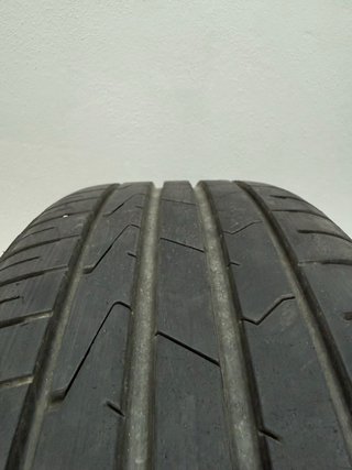 Juego de 4 llantas VW 17" con neumáticos.