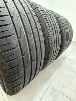 Juego de 4 llantas VW 17" con neumáticos.