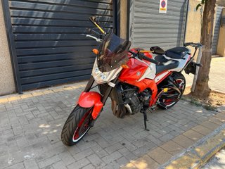 YAMAHA FZ1 Naked Roja y Blanca