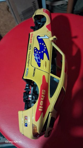 Porsche 911 Carrera 1:18 (senza ruote)