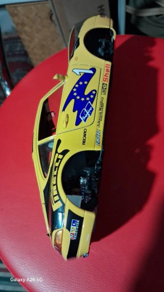 Porsche 911 Carrera 1:18 (senza ruote)