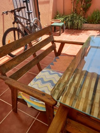 Conjunto terraza: mesa, banco y 2 sillones