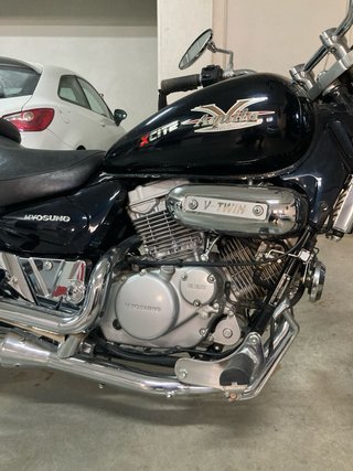 Hyosung Aquila GV125 Custom Negra