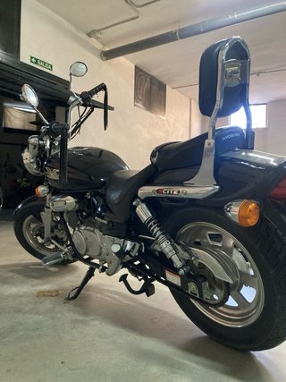 Hyosung Aquila GV125 Custom Negra
