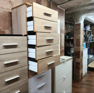 Cómoda 5 cajones madera y plástico