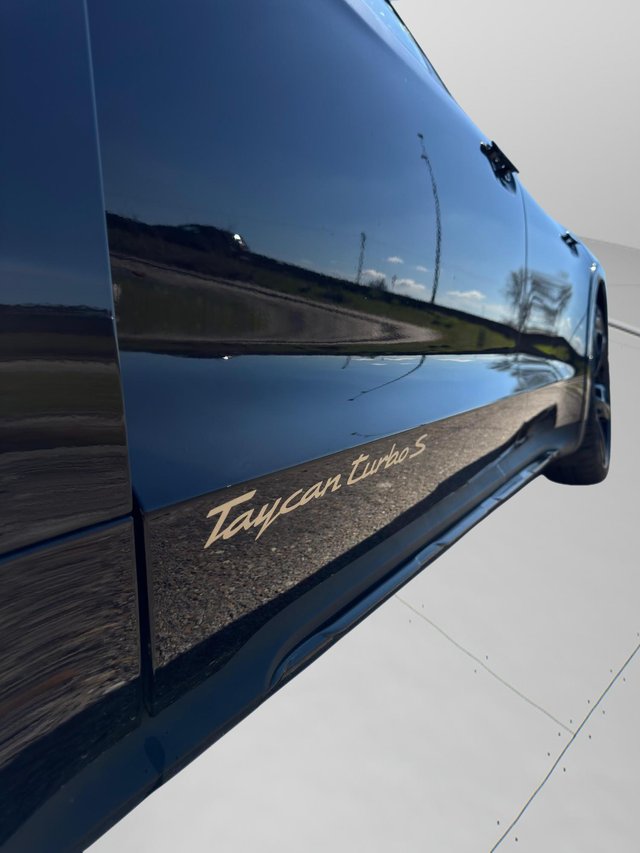 Porsche Taycan Turbo S Cross Turismo