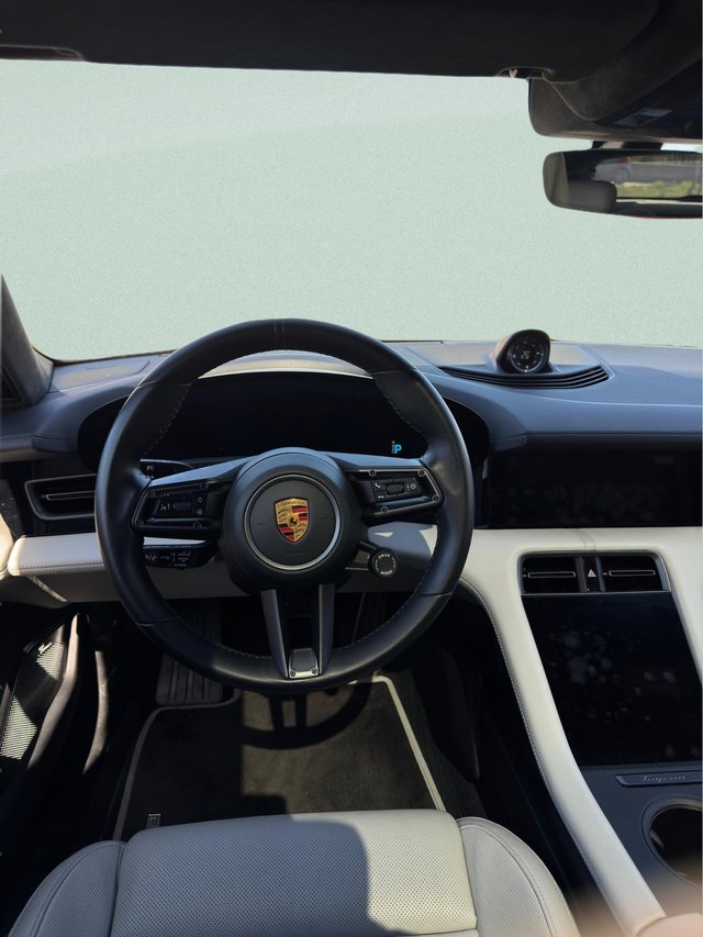 Porsche Taycan Turbo S Cross Turismo